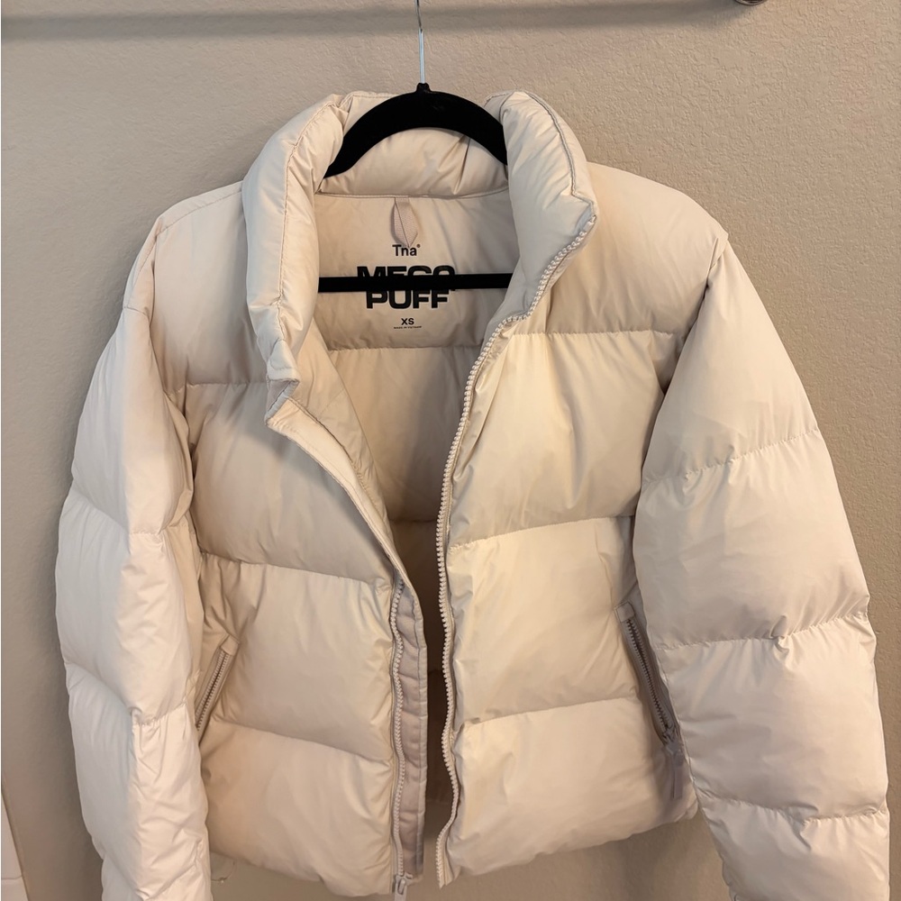 Aritzia TNA Mega Puff Jacket XS- Off-White